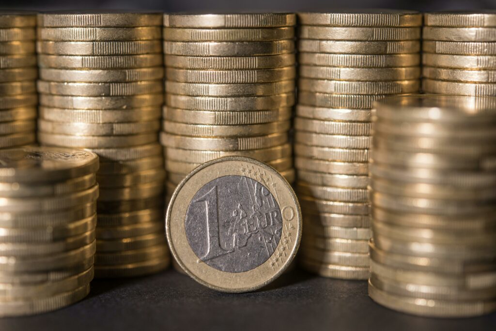 pexels-photo-9648153-9648153-1 Close-up of stacked euro coins highlighting currency and finance in a macro perspective.